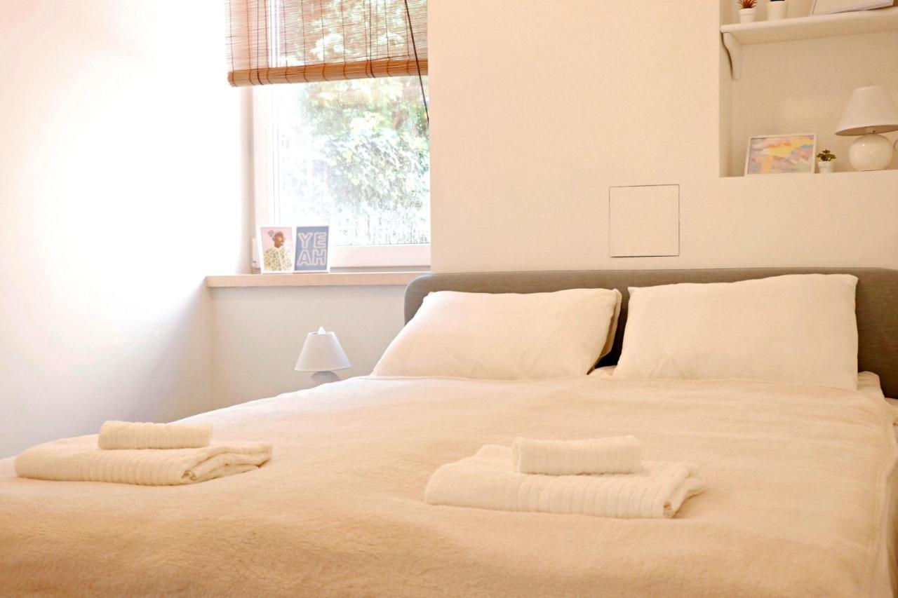 Minimalist Studio Old Town Apartments By Hostlovers Kaunas Buitenkant foto